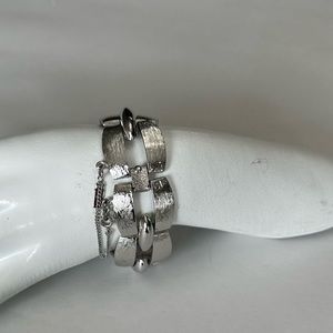 Womens Vintga silver tone Monet brand costume jewelry‎ bracelet
